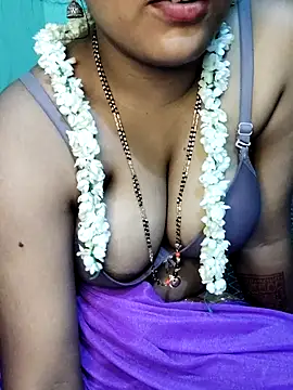 Snapshot of Shneeha_le chatting on 09.21.25 Shneeha le online show from 09.21.25