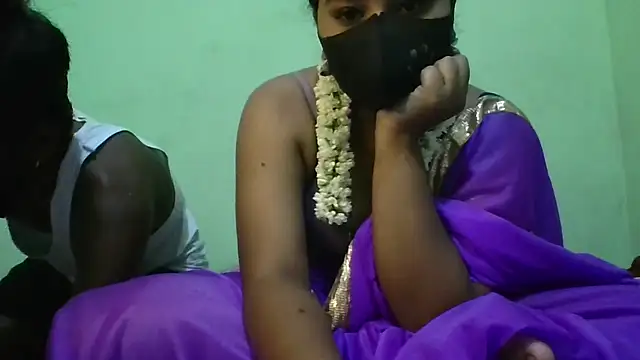 Snapshot of Shneeha_le chatting on 10.07.25 Shneeha le online show from 10.07.25