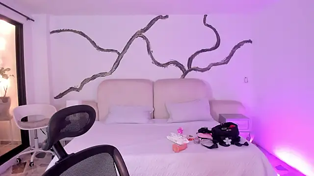 Snapshot of SarahCastro1_ chatting on 09.09.25 SarahCastro1 online show from 09.09.25