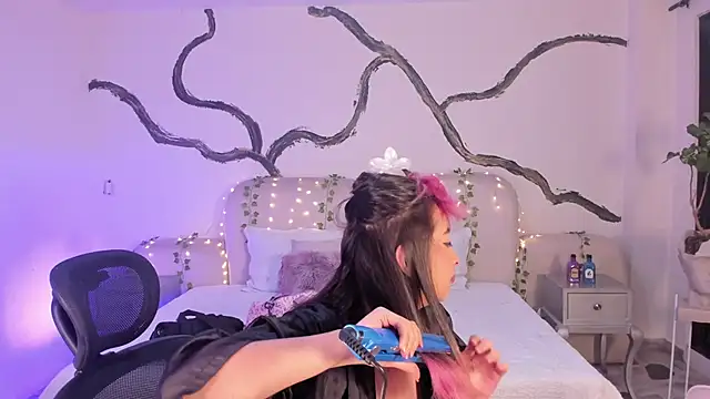 Snapshot of SarahCastro1_ chatting on 09.30.25 SarahCastro1 online show from 09.30.25