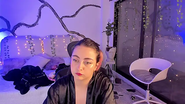 Snapshot of SarahCastro1_ chatting on 11.01.25 SarahCastro1 online show from 11.01.25