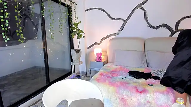 Snapshot of SarahCastro1_ chatting on 11.29.25 SarahCastro1 online show from 11.29.25