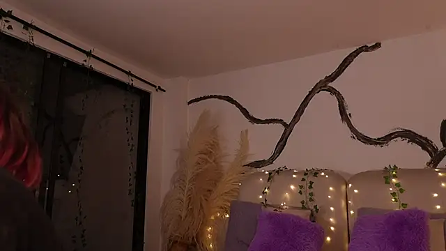 Snapshot of SarahCastro1_ chatting on 12.15.25 SarahCastro1 online show from 12.15.25