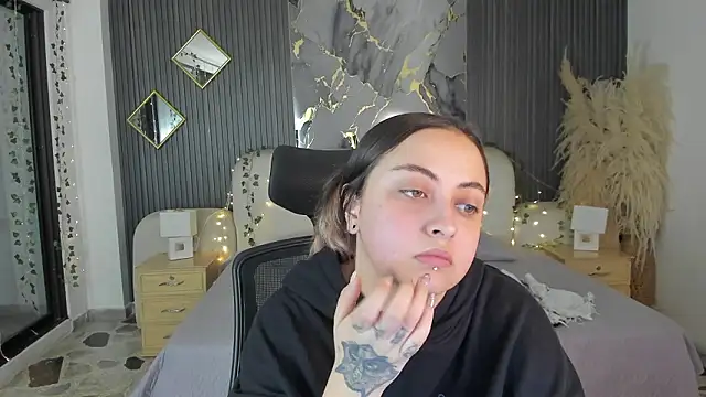 SarahCastro1  online show from 02.19.26