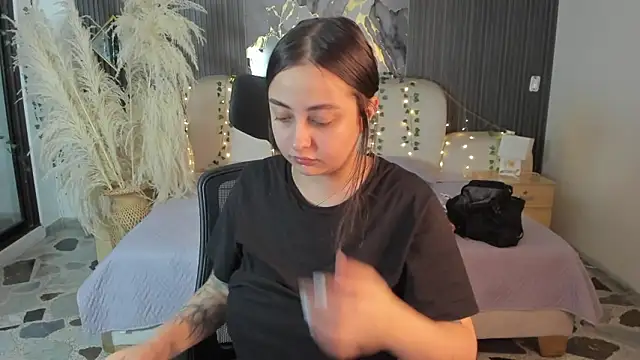 SarahCastro1  online show from 02.20.26