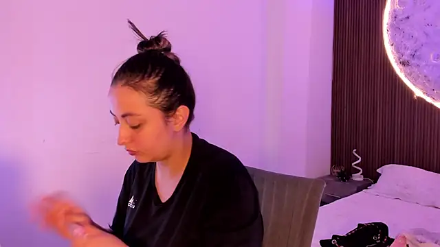 SarahCastro1  online show from 06.17.26