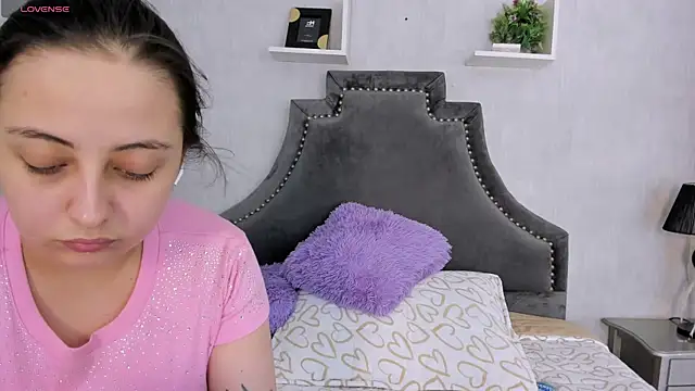 SarahCastro1  online show from 08.07.26