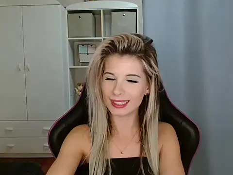 KristineGlow online show from 11.25.25