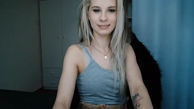 Snapshot of KristineGlow chatting on 06.24.26 KristineGlow online show from 06.24.26