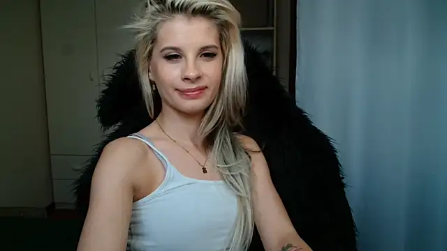 Snapshot of KristineGlow chatting on 06.30.26 KristineGlow online show from 06.30.26