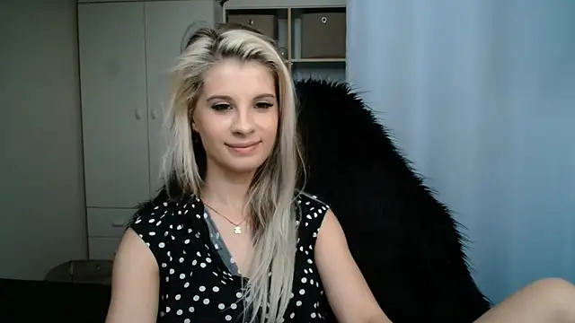 Snapshot of KristineGlow chatting on 07.02.26 KristineGlow online show from 07.02.26
