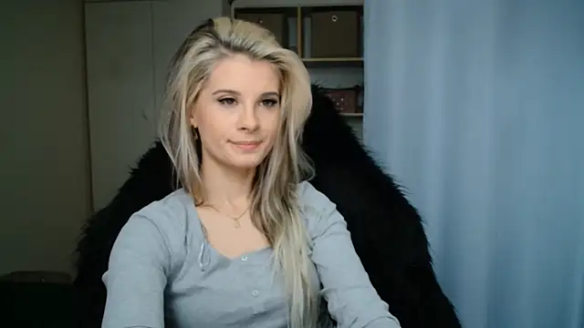 Snapshot of KristineGlow chatting on 07.03.26 KristineGlow online show from 07.03.26