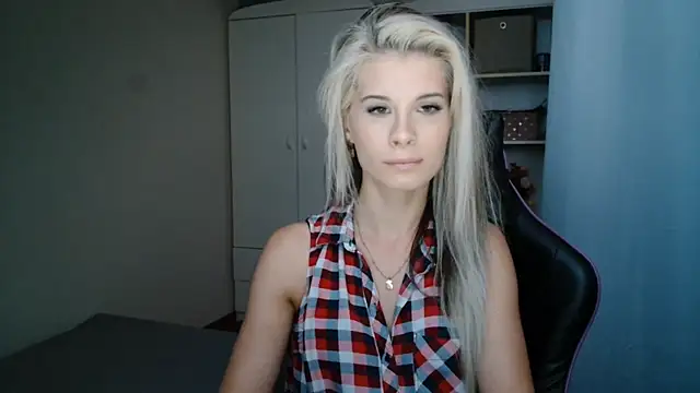 Snapshot of KristineGlow chatting on 07.28.26 KristineGlow online show from 07.28.26