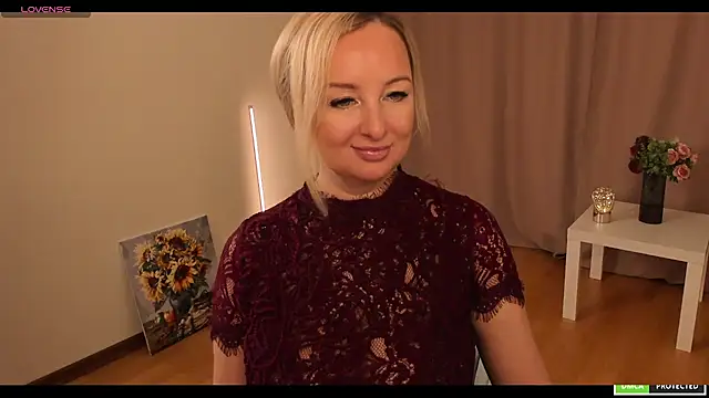 Snapshot of sexmom8 chatting on 09.22.25 sexmom8 online show from 09.22.25