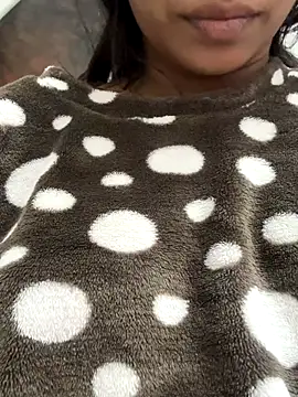 Snapshot of HeerStd chatting on 11.16.25 HeerStd online show from 11.16.25