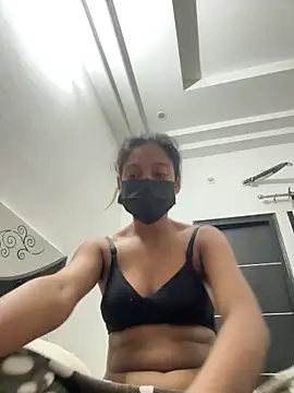 Snapshot of HeerStd chatting on 11.18.25 HeerStd online show from 11.18.25