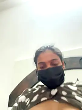 Snapshot of HeerStd chatting on 12.20.25 HeerStd online show from 12.20.25