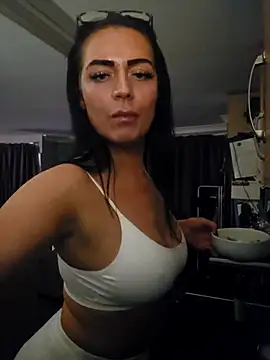 Snapshot of KissMeKylie chatting on 11.07.25 KissMeKylie online show from 11.07.25