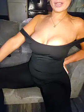 Snapshot of KissMeKylie chatting on 12.17.25 KissMeKylie online show from 12.17.25