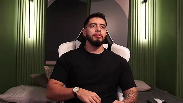 Snapshot of Nick_Vans chatting on 10.11.25 Nick Vans online show from 10.11.25