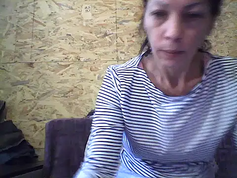 Snapshot of Milana38 chatting on 10.20.25 Milana38 online show from 10.20.25