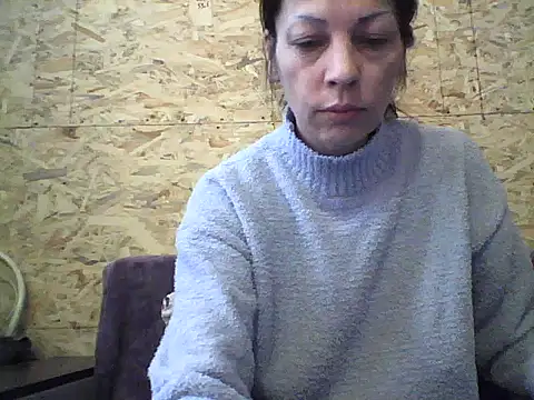 Snapshot of Milana38 chatting on 10.21.25 Milana38 online show from 10.21.25