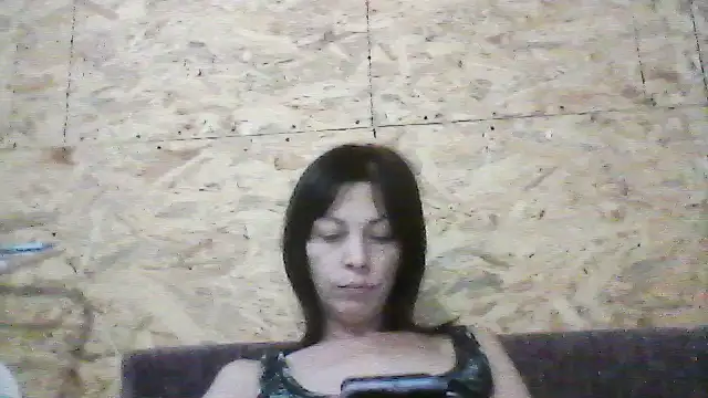 Snapshot of Milana38 chatting on 12.17.25 Milana38 online show from 12.17.25