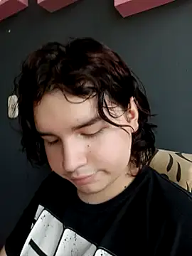 Snapshot of damienbeltmonth chatting on 10.25.25 damienbeltmonth online show from 10.25.25