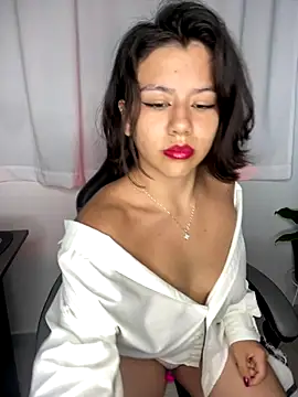 Snapshot of Valen_Sky chatting on 11.24.25 Valen Sky online show from 11.24.25