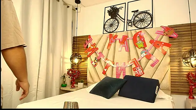 elizawiliamst online show from 09.17.25