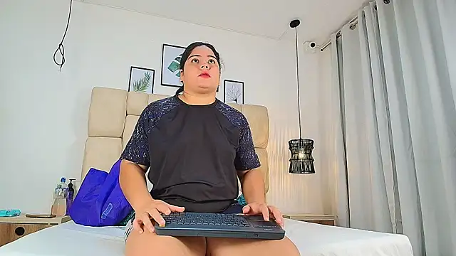 elizawiliamst online show from 10.15.25