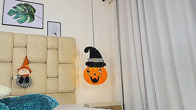 elizawiliamst online show from 10.18.25