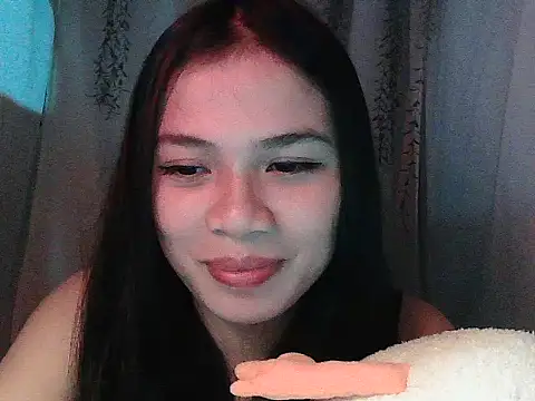 Snapshot of Zachariah_05 chatting on 12.15.25 Zachariah 05 online show from 12.15.25