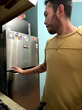 Snapshot of disvla chatting on 11.24.25 disvla online show from 11.24.25