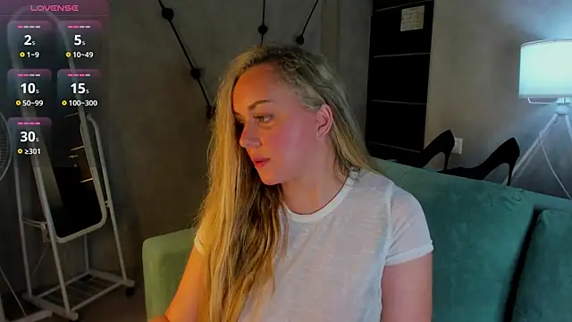 Snapshot of Sky_Kuper chatting on 07.18.26 Sky Kuper online show from 07.18.26