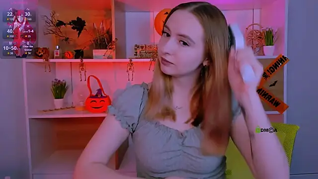 mila glow1 online show from 10.30.25