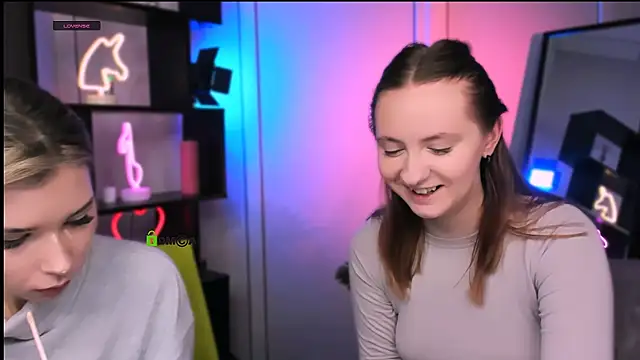 mila glow1 online show from 12.04.25