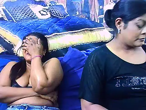 Snapshot of IndianSexyLady4u chatting on 12.02.25 IndianSexyLady4u online show from 12.02.25