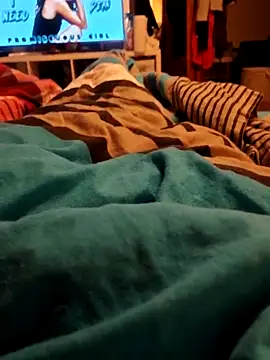 Snapshot of Horny_mummy chatting on 12.23.25 Horny mummy online show from 12.23.25