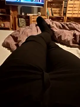 Snapshot of Horny_mummy chatting on 03.23.26 Horny mummy online show from 03.23.26