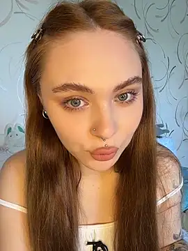 Snapshot of LunaMillie chatting on 06.06.26 LunaMillie online show from 06.06.26