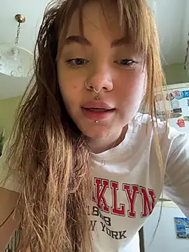 Snapshot of LunaMillie chatting on 07.10.26 LunaMillie online show from 07.10.26