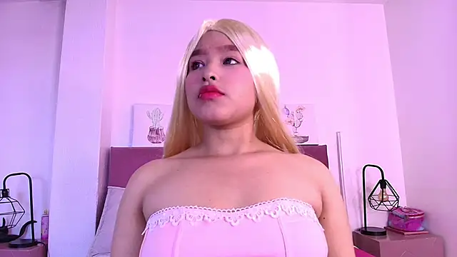 Snapshot of CamiilaGlow chatting on 10.17.25 CamiilaGlow online show from 10.17.25