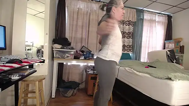 Snapshot of ANALTRAINING4U2 chatting on 02.19.25 ANALTRAINING4U2 online show from 02.19.25