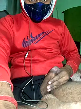 Snapshot of uniquesexyboy5689 chatting on 11.18.25 uniquesexyboy5689 online show from 11.18.25