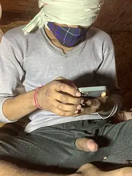 Snapshot of uniquesexyboy5689 chatting on 12.21.25 uniquesexyboy5689 online show from 12.21.25