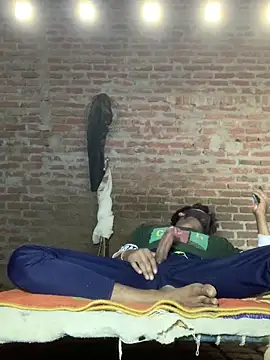 Snapshot of uniquesexyboy5689 chatting on 03.13.26 uniquesexyboy5689 online show from 03.13.26