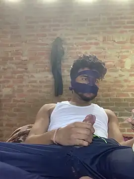 Snapshot of uniquesexyboy5689 chatting on 03.21.26 uniquesexyboy5689 online show from 03.21.26