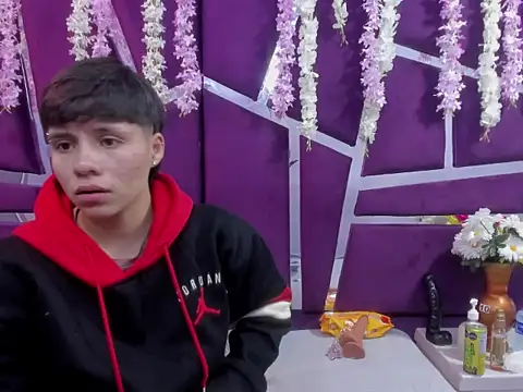 Snapshot of Bruno_Cruzz chatting on 12.18.25 Bruno Cruzz online show from 12.18.25