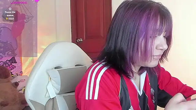 Snapshot of sophiievv chatting on 12.16.25 sophiievv online show from 12.16.25